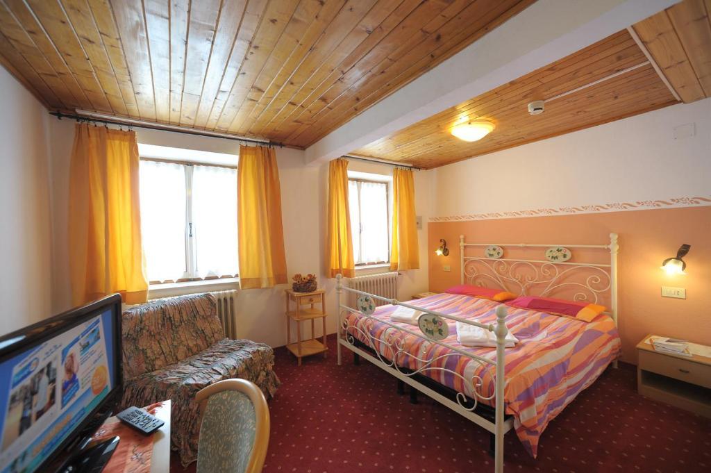 Residence Regina Delle Dolomiti ロッカ・ピエートレ エクステリア 写真