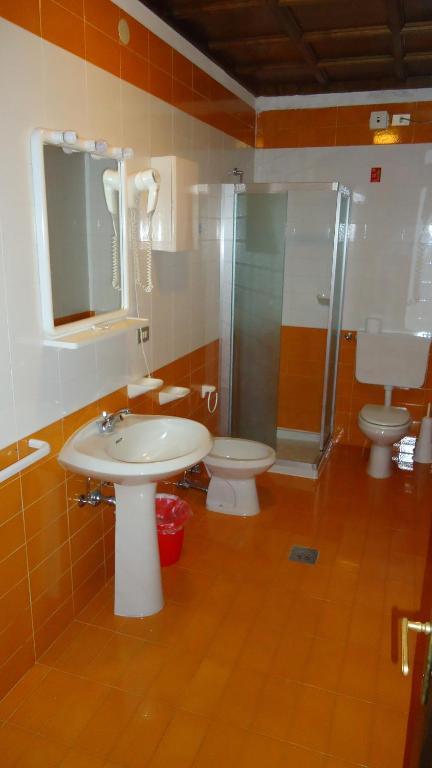 Residence Regina Delle Dolomiti ロッカ・ピエートレ エクステリア 写真