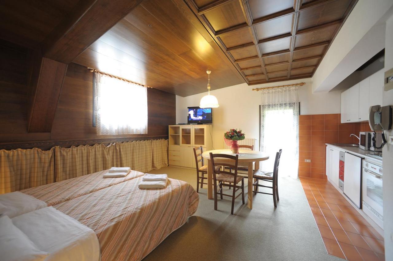 Residence Regina Delle Dolomiti ロッカ・ピエートレ エクステリア 写真
